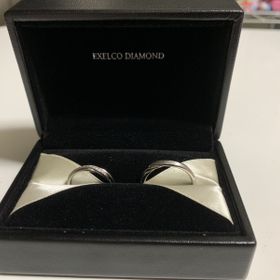 【銀座ダイヤモンドシライシの口コミ】 女側の指輪はウェーブが可愛く、ダイヤモンドがキラキラしている。派手す…