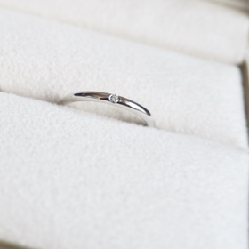 【ヴァンドーム青山(VENDOME AOYAMA)の口コミ】 シンプル且つ上品なデザインの指輪を探していました。
色々試着していると…