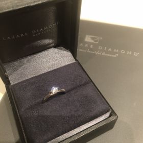 【ラザール ダイヤモンド(LAZARE DIAMOND)の口コミ】 こちらの指輪のデザインが私も彼も気に入り、婚約指輪としてプレゼントし…