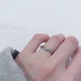 【ラザール ダイヤモンド(LAZARE DIAMOND)の口コミ】 他ブランドも含め、色々と試着をした中で一番はめたときにしっくりくるデ…