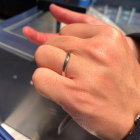 【銀座ダイヤモンドシライシの口コミ】 いろんな指輪を見てまわりましたが、指輪がシンプルでなおかつシルエット…