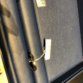 【銀座ダイヤモンドシライシの口コミ】 ウェーブでシンプルなデザインが良かったです。
嵌めた時の感覚というか、…