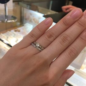 【festaria bijou SOPHIA(フェスタリア ビジュソフィア)の口コミ】 ハーフエタニティーはキラキラしてて
普通のリングより華やがあり
とても…