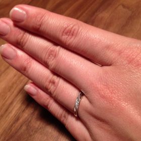 【ギンザタナカブライダル(GINZA TANAKA BRIDAL)の口コミ】 女性向けの指輪はダイヤが多くてキラキラしているものが多いのですが、こ…