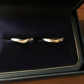 【銀座ダイヤモンドシライシの口コミ】 婚約指輪は新婦が選んだので、結婚指輪は先に新郎から選ばせてもらいまし…