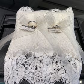 【エクセルコダイヤモンド(EXELCO DIAMOND)の口コミ】 セットリングでは無く、別々ののデザインの指輪ですが、スタッフさんがお…