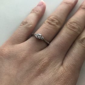 【ラザール ダイヤモンド(LAZARE DIAMOND)の口コミ】 シンプルでデザインが綺麗な指輪を探していました。なかなかしっくりくる…