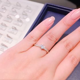 【銀座ダイヤモンドシライシの口コミ】 一粒のダイヤのみのデザインもシンプルでいいなと思ったけどStarryを見た…