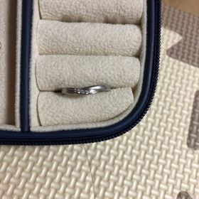 【4℃ BRIDAL(ヨンドシーブライダル)の口コミ】 形が良かったところと、シルバーリングが欲しかった、そして石が主張しす…