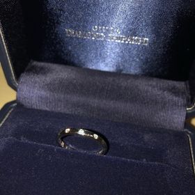 【銀座ダイヤモンドシライシの口コミ】 結婚指輪は毎日つけるものなので、シンプルなものを探していました。ライ…