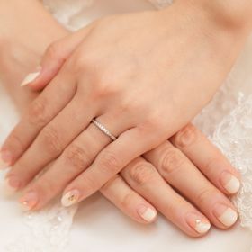 【4℃ BRIDAL(ヨンドシーブライダル)の口コミ】 いくつか試着したものの、この指輪は外した時も可愛いという店員さんの後…