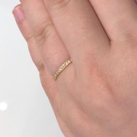 【CHER LUV(シェールラブ)の口コミ】 ラインのゴールドの細工が細かくキラキラと輝いていてキレイなのとメレダ…