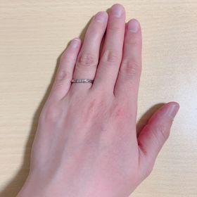 【AMOUR AMULET(アムール・アミュレット)の口コミ】 指にフィットするウェーブのデザインの指輪を探していて、価格、見た目と…
