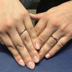 【銀座ダイヤモンドシライシの口コミ】 指輪の決め手はつけ心地が良いところでした。二人で生活の中で常に身につ…