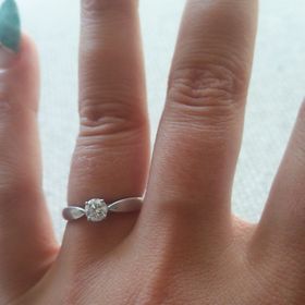 【ティファニー(Tiffany & Co.)の口コミ】 私は結婚指輪と重ねつけしたいとおもってましたので、立て爪のような立体…