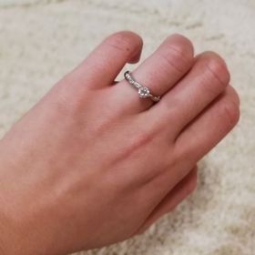 【ラザール ダイヤモンド(LAZARE DIAMOND)の口コミ】 重ね付けしやすい、ウェーブラインのものを探していて、この指輪はウェー…