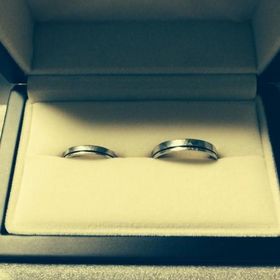 【Something Blue(サムシングブルー)の口コミ】 たくさんありすぎてすごく悩みましたが、太めの指輪と決めており、そうい…