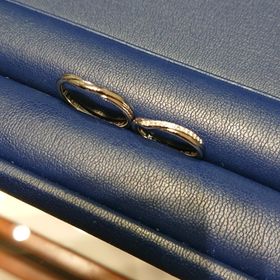 【銀座ダイヤモンドシライシの口コミ】 今回はマリッジリングを購入しました。
店員さんの説遇も良く、たくさんの…