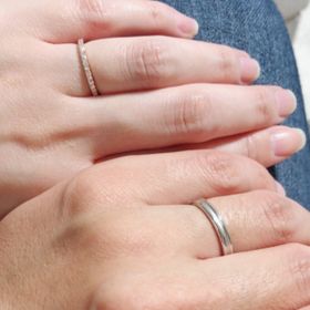 【EITO(エイト)の口コミ】 私のはハーフエタニティ、主人のは真ん中がマットな感じになっている指輪…