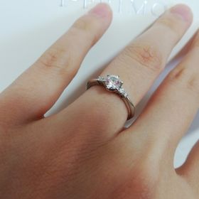 【アイプリモ(I-PRIMO)の口コミ】 The婚約指輪のようなデザインがよかったので定員さんに相談しながら決めま…