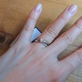 【ith(イズ)の口コミ】 とにかく他のブランドとちがった世界観がとても素敵でした。
素材もプラチ…