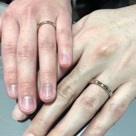 【CHRISTIAN BAUER(クリスチャンバウアー)の口コミ】 滑らかなつけ心地と、飽きのこないシンプルなデザインです。ホワイトとロ…