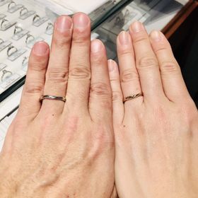 【銀座ダイヤモンドシライシの口コミ】 色々なデザインを試着してみて、一番手に馴染んだものがこれでした。最後…