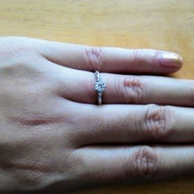 【ギンザタナカブライダル(GINZA TANAKA BRIDAL)の口コミ】 １つのダイヤモンドと、その周りにそれを引き立てるようなデザインがいい…