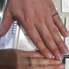 【俄(にわか)の口コミ】 シンプルだけど、上品な指輪がたくさんありました。私の彼は指が太くて仕…