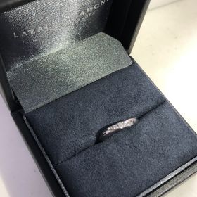 【ラザール ダイヤモンド(LAZARE DIAMOND)の口コミ】 シンプルかつ凸のないものがよく 店員さんが色々なデザインのものを出して…