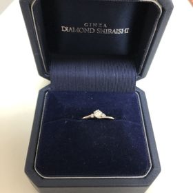 【銀座ダイヤモンドシライシの口コミ】 サイドにメレダイヤが輝いていて、華やかな雰囲気が気に入りました。
他に…