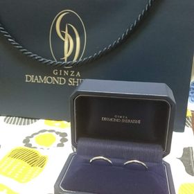 【銀座ダイヤモンドシライシの口コミ】 デザインがとっても気に入りました。
婚約指輪の購入予定はなかったため、…