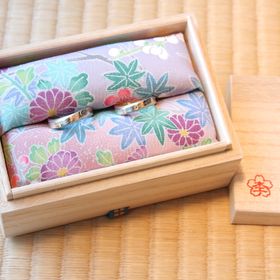 【杢目金屋(もくめがねや)の口コミ】 この指輪は木目調が最大の特徴で他にはない個性を出せると思ったのと、夫…