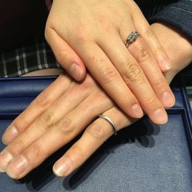 【銀座ダイヤモンドシライシの口コミ】 いくつかのデザインを試着してみましたが、派手すぎずシンプルすぎず、な…