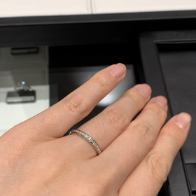 【ラザール ダイヤモンド(LAZARE DIAMOND)の口コミ】 以前ラザールさんに一人で入店し指輪を見ていた時に買うなら絶対この指輪…