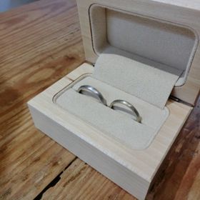 【uchimari(ウチマリ)の口コミ】 彼はプラチナ、私はシャンパンゴールドで作りました。
やすりで削った形は…