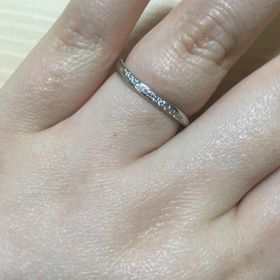 【ラザール ダイヤモンド(LAZARE DIAMOND)の口コミ】 サイドなどについている
メレダイヤモンドまで
とっても キラキラ光ってて…