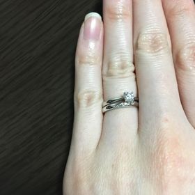 【Preuve(プルーヴ)の口コミ】 選んでいる中で価格も高過ぎず、婚約指輪とも合わせてつけたかったので派…