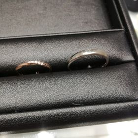 【SIENAROSE(シエナロゼ)の口コミ】 華奢なデザインで指がきれいに見えます。ダイヤモンドがななめにはいって…