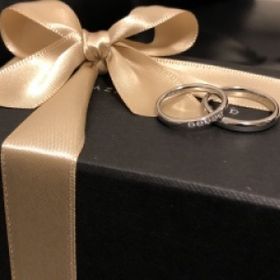 【ラザール ダイヤモンド(LAZARE DIAMOND)の口コミ】 プラチナの輝き方がほかに見たブランドのものに比べて白っぽくなく、鈍い…