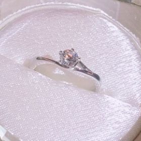 【俄(にわか)の口コミ】 奥さんの雰囲気に合った指輪を選びたいと思って探していましたが、一目惚…