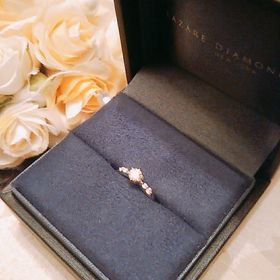 【ラザール ダイヤモンド(LAZARE DIAMOND)の口コミ】 定番のソリティアに少しデザインがあるものを探していました。
ドリルトン…