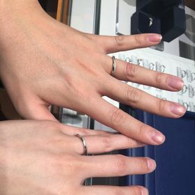 【銀座ダイヤモンドシライシの口コミ】 デザインが何より良かった。
ウェーブがストレートに近く指にしっくりなじ…