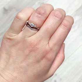 【STAR JEWELRY(スタージュエリー)の口コミ】 結婚指輪との組み合わせで購入しました。一緒にはめることが出来る、はめ…