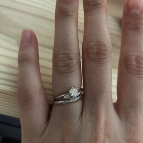 【AMOUR AMULET(アムール・アミュレット)の口コミ】 2人で見に行った時にデザインがとても可愛くて気に入りました。１つだけで…