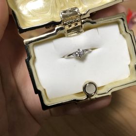 【1122 iifuufu bridal(いい夫婦ブライダル)】の口コミ 最初は婚約指輪を買う予定はありませんでした。ですが私の母親と祖母が、婚...