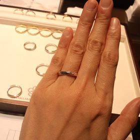 【杢目金屋(もくめがねや)の口コミ】 少し太め(最小でも2.5㎜とのこと)で、存在感を持っている指輪でした。また…