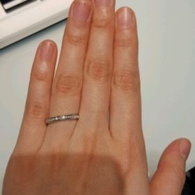 【ラザール ダイヤモンド(LAZARE DIAMOND)の口コミ】 ダイヤモンドの煌めきが素晴らしいことです。
カラット数は0.14とそこまで…