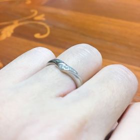 【アイプリモ(I-PRIMO)の口コミ】 お店にある指輪をたくさん付けて迷ったけど担当の方のメティスのようなvの…