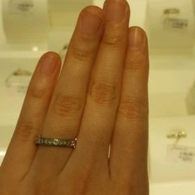 【MIKIMOTO(ミキモト)の口コミ】 プリンセスカットの、四角のダイヤが連なっていて素敵です。
真上から見た…